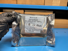 Load image into Gallery viewer, Honeywell 900B08-0001 Analog Output Module HC900 Controller – New in Box