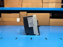 Load image into Gallery viewer, Siemens NFG3F250 250A 3-Pole Circuit Breaker VL Frame, Class N Caja Base