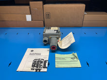 Load image into Gallery viewer, Allen-Bradley 836T-T301J Pressure Control Switch - NEW IN BOX