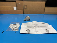 Load image into Gallery viewer, Banner Engineering Q4XTBLAF500-Q8 Laser Sensor 802595 - NEW IN BOX