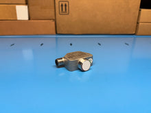 Load image into Gallery viewer, Banner Engineering Q4XTBLAF500-Q8 Laser Sensor 802595 - NEW IN BOX