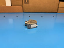 Load image into Gallery viewer, Banner Engineering Q4XTBLAF500-Q8 Laser Sensor 802595 - NEW IN BOX