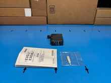 Load image into Gallery viewer, Omron E3G-L77 Photoelectric Switch 10 to 30 VDC - NEW IN BOX