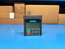 Cargar imagen en el visor de la galería, Siemens 6SE6400-0AP00-0AA1 MM4 Panel de operador avanzado (AOP) - NUEVO EN CAJA