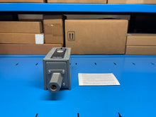 Load image into Gallery viewer, Allen-Bradley 836-C8A Series A Electro-Mechanical Pressure Control Switch