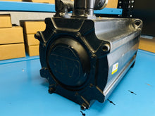 Load image into Gallery viewer, NEW - Allen-Bradley MPL-B680F-MJ72AA /A Kinetix Servo Motor 3000 RPM