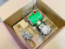 Load image into Gallery viewer, NEW Schneider Electric IDP10S-T22B21FP Pressure Transmitter 0-200in-h2o