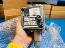 Load image into Gallery viewer, Surplus - Allen-Bradley 836T-T303J /A Series A Pressure Switch
