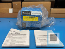 Load image into Gallery viewer, Honeywell RM7895 E 1002 Automatic Programming Control - NEW
