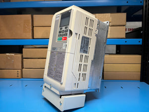 NEW - Yaskawa CIMR-AU4A0009FAA REV: E 380-480 VAC 8.8А/7.2А Servo Drive