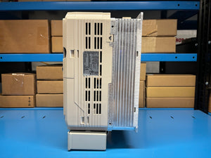 NEW - Yaskawa CIMR-AU4A0009FAA REV: E 380-480 VAC 8.8А/7.2А Servo Drive