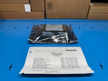 Load image into Gallery viewer, Honeywell 900B01-0101 Analog Output Module – New in Box
