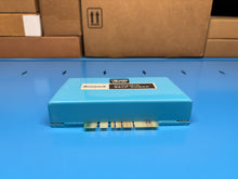 Load image into Gallery viewer, Honeywell R7476A1007 Dynamic Self Check Flame Amplifier - NEW OPEN BOX

