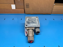 Load image into Gallery viewer, Allen-Bradley 836T-T352JX40 /B Series B Pressure Control - NEW IN BOX
