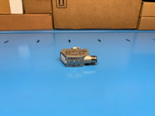 Load image into Gallery viewer, Banner Engineering Q4XTBLAF500-Q8 Laser Sensor 802595 - NEW IN BOX
