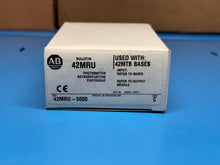 Load image into Gallery viewer, Allen-Bradley 42MRU-5000 /C PhotoSwitch Retroreflective PhotoHead - NEW IN BOX
