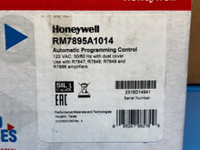 Load image into Gallery viewer, Honeywell RM7895A1014 AUTOMATIC PROGRAMMING CONTROL 120VAC; 50/60 HZ - NEW
