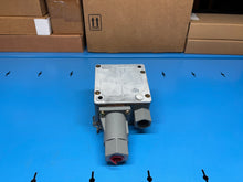 Load image into Gallery viewer, Allen-Bradley 836T-T352J /A Series A PRESSURE CONTROL / Pressure Switch
