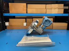 Load image into Gallery viewer, Emerson / Rosemount 3051L2AA0AD11AA Flanged Level / Pressure Transmitter - NEW
