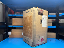 Cargar imagen en el visor de la galería, Emerson / Rosemount 8705TSA020C1W0N0 Medidor de flujo magnético bridado - NUEVO SELLADO
