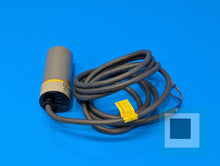 Cargar imagen en el visor de la galería, Omron E2K-C25MY1-US Capacitive Proximity Switch / Proximity Sensor - NEW OPEN
