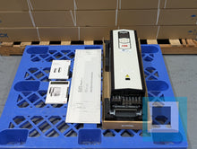 将图片加载到图库查看器，ABB ACS880-01-042A-7 525/600/690 VAC, 52/52/42 A Drive ACS880-01-042A-7+D150
