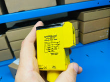 Load image into Gallery viewer, Banner Engineering Q45BB6LLQ6 Laser Polorized Retro Sensor 0.6-40M - New in Box
