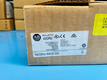Load image into Gallery viewer, Surplus - Allen Bradley 42GRU-92LO-QD PhotoSwitch LaserSight Polorized Retro

